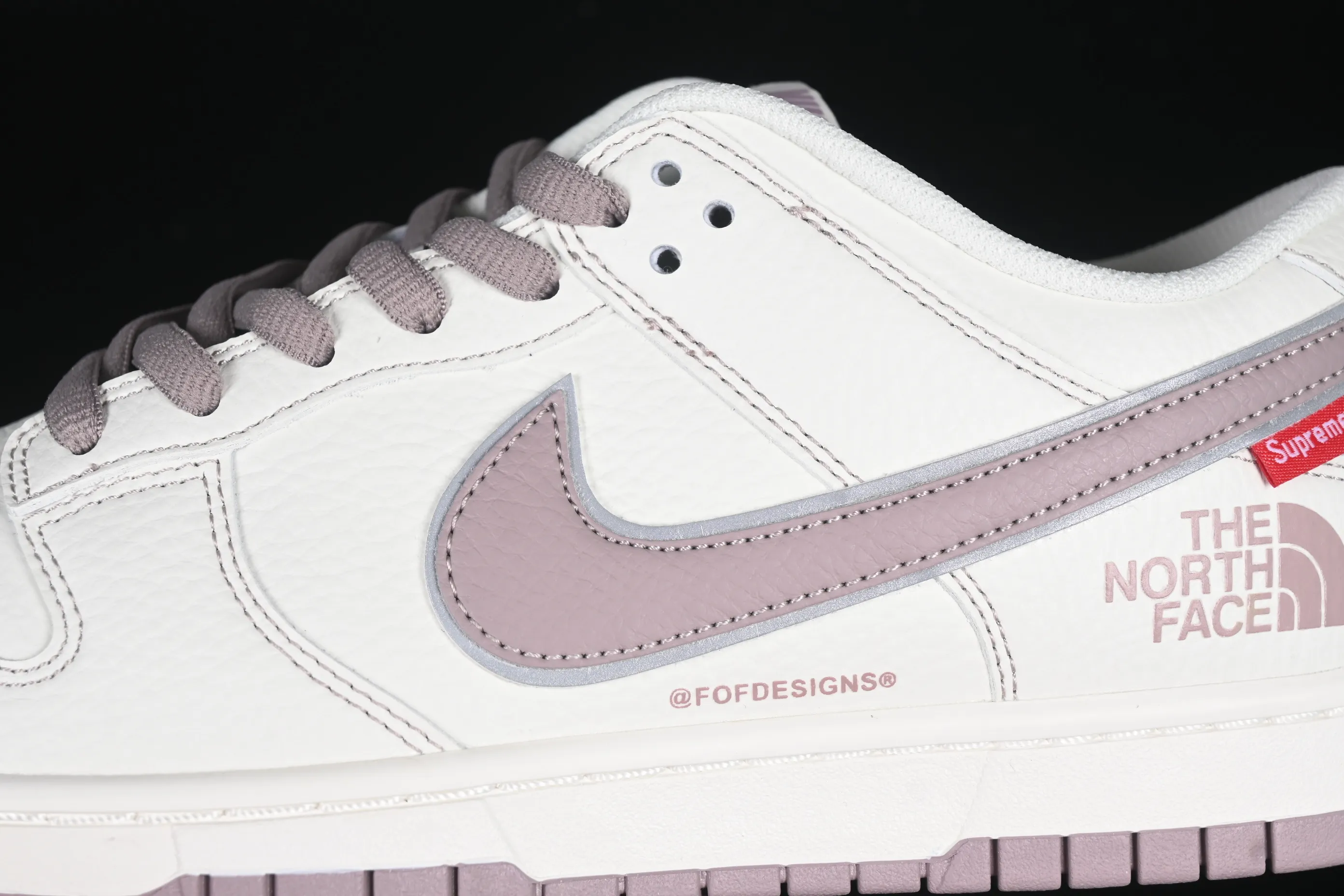 All categories Nk SB Dunk series Nk SB Dunk Low low-top sneakers Nk SB Dunk Low Supreme x The North Face North Face co-branded color matching low-top casual sports skateboard shoes BM0234-507